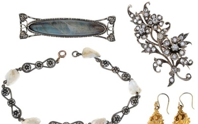 Selection of jewellery