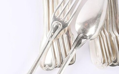 Set of six silver cutlery and two silver table spoons, the handle decorated with fillets.