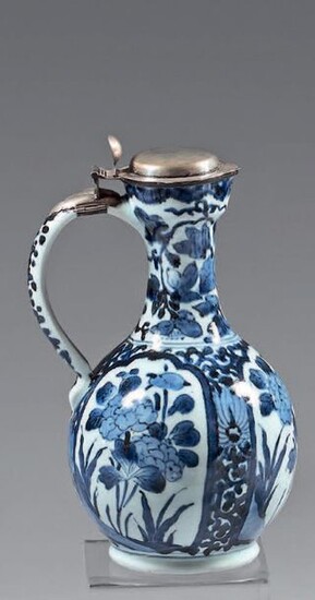 Small Japanese porcelain ewer (Arita) from the end of the