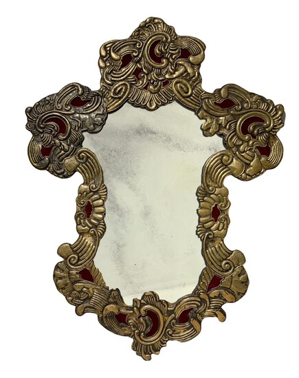 Specchiera con struttura in legno rivestita con lamina in argento sbalzato