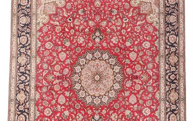 Tabriz carpet, medallion design on red ground. Iran. 21st century. 312×250 cm.