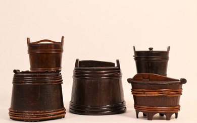 Vijf houten met wilgentenen gekuipte butte's, 19e eeuw.