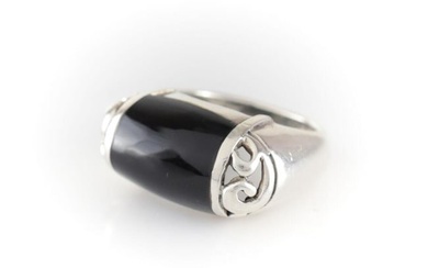 Vintage Sterling Silver & Onyx Ring size 5 cylindrical with scrolls