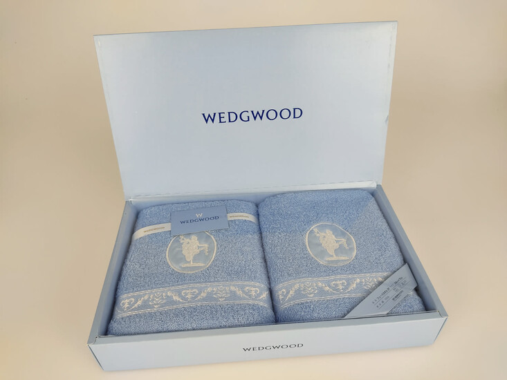 WEDGWOOD Pair of new face towels in box