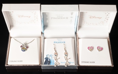 Walt Disney prod. Necklace and two pairs of earrings (6)