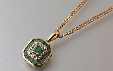 Yellow gold chain 750 thousandths link bracelet and a rectangular pendant with cut sides set with emeralds 6.8 g.