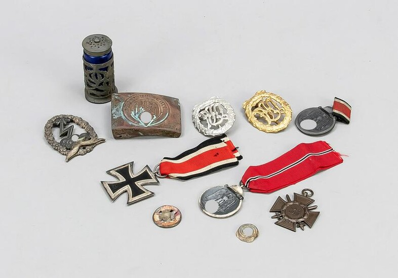 mixed lot of orders and badges (1