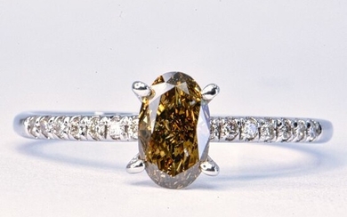 0.84 ct Natural Fancy Deep Yellowish Brown SI1 - 14 kt. White gold - Ring - 0.73 ct Diamond - Diamonds, No Reserve Price