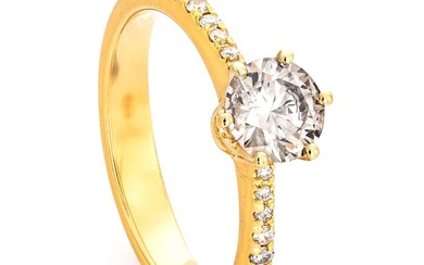 0.91 tcw SI1 Diamond Ring - 14 kt. Yellow gold - Ring - 0.77 ct Diamond - 0.14 ct Diamonds - No Reserve Price