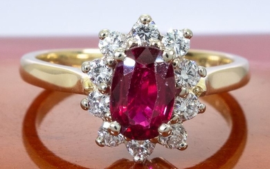 14 kt. Gold - 0.92 carats - elegant diamond & ruby ring.