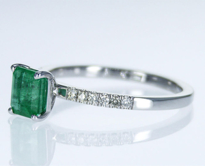 14 kt. White gold - Ring - 0.84 ct Emerald - Diamonds, No Reserve Price