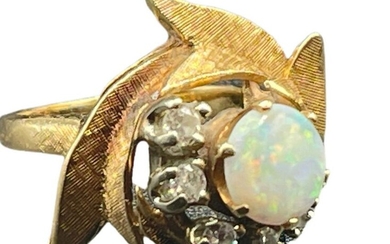 14K GOLD DIAMOND AND OPAL RING SIZE 3.5