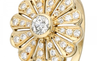 14K. Yellow gold entourage ring set with approx. 0.49 ct. diamond.