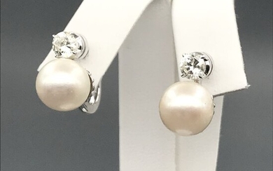 18 kt. Akoya pearl, White gold - Earrings - 0.66 ct Diamond