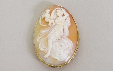 18 kt. Antique Golden and Cameo - Brooch