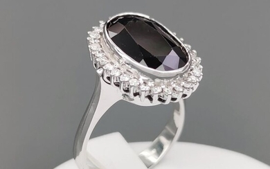 18 kt. White gold - Ring - 0.30 ct Diamonds - Ct 6.32 Sapphire - AIG Milan report N. J5030100110