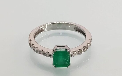 18 kt. White gold - Ring - 0.78 ct Emerald - Diamonds