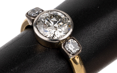 18 kt gold diamond-ring , YG 750/000, centered old cut...