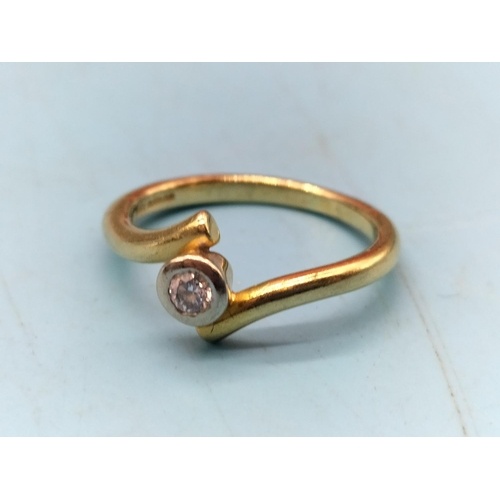 18ct Gold and Diamond Ring. Size O. 4.05 Grams.