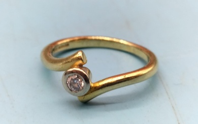 18ct Gold and Diamond Ring. Size O. 4.05 Grams....