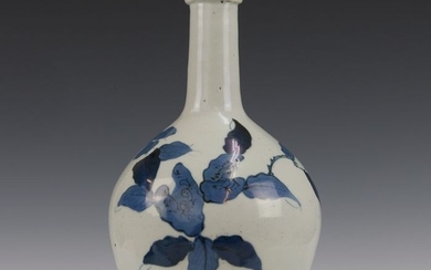 Pharmacy bottle (1) - Arita - Porcelain - Stylized flower decor - Japan - Early 18th century