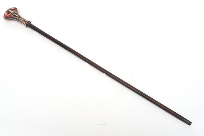 A 1920S ART NOUVEAU XYLONITE CARVED BUTTERFLY HANDLED WALKING STICK ON MAHOGANY SHAFT L.91CM