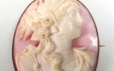 A 9ct yellow gold mounted cameo brooch/pendant of oval form...
