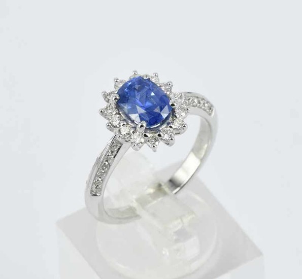 A BLUE SAPPHIRE RING