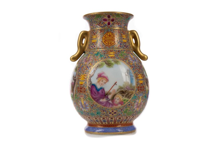 A CHINESE FAMILLE ROSE VASE