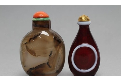 A CHINESE GREY AGATE SNUFF BOTTLE with brown and black shadi...