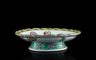 A Chinese famille rose 'medallion' fruit bowl, late 19th century
