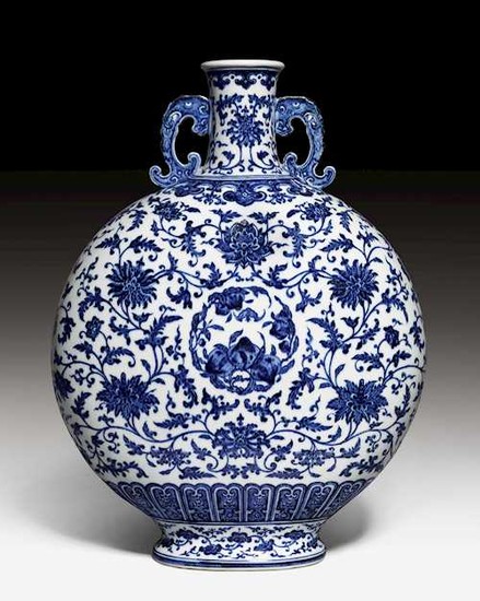 A MAGNIFISCENT MING-STYLE BLUE AND WHITE MOON FLASK.