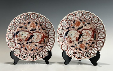 A PAIR OF CHINESE IMARI PLATES FOR JAPANESE MARKET, 18TH CENTURY