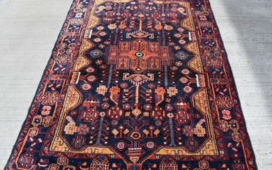 A Persian Bakhtiari rug 214 x 149 cm