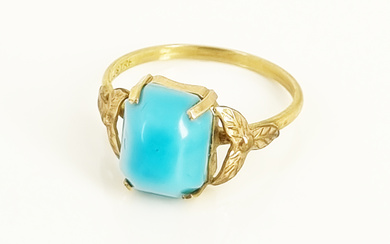 A VINTAGE TURQUOISE AND 9ct GOLD 'LUSTRE' RING