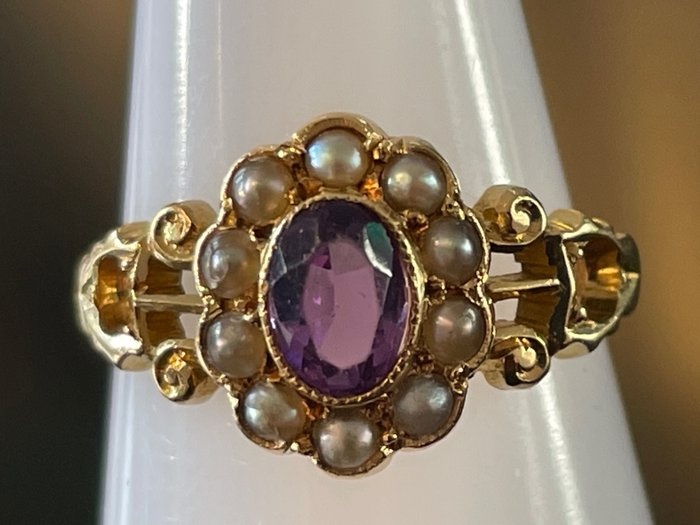 A Victorian 18K Gold Ring Set with Oval Cut Amethyst...