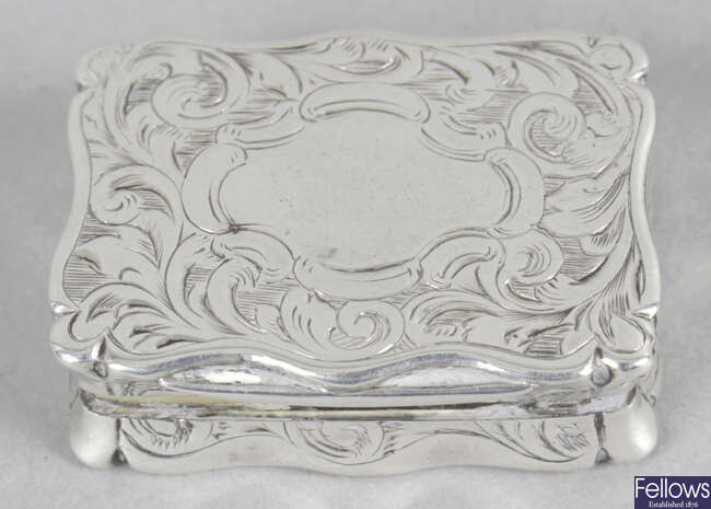 A Victorian silver vinaigrette (a/f).