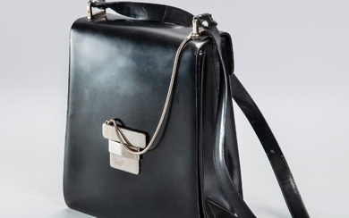 A Vintage Gucci Black Leather Women's Shoulder Box Bag