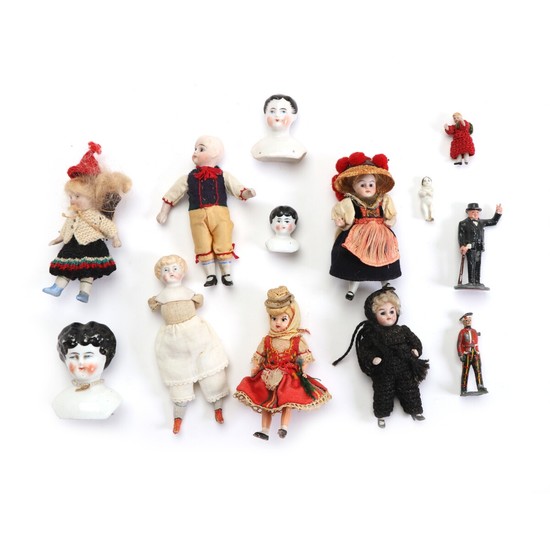A collection of 19/20th century porcelain and biscuit dolls a.o. Armand Marseilles 3300. H. 3–33 cm.