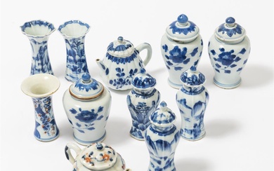 (-), A collection of small Chinese blue and...