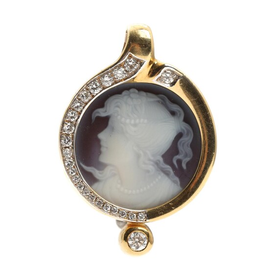 NOT SOLD. A diamond brooch/pendant set with numerous brilliant-cut diamonds totalling app. 0.60 ct. and carved cameo. – Bruun Rasmussen Auctioneers of Fine Art