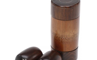 A pair of hardwood handling ovoid section plaything L. 4 cm together...