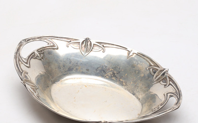 A silver bowl, Art Nouveau, Germany, early 20th century, weight approx. 279 grams.