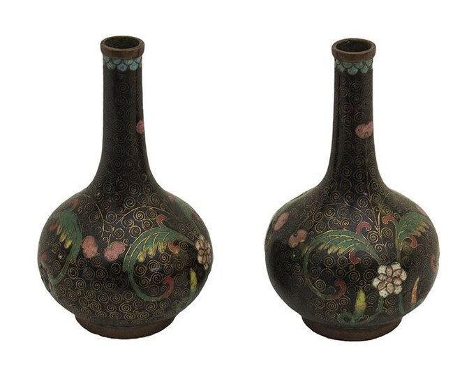 AN EARLY 20TH CENTURY PAIR OF CHINESE CLOISONNÉ BOTTLES 11,5...