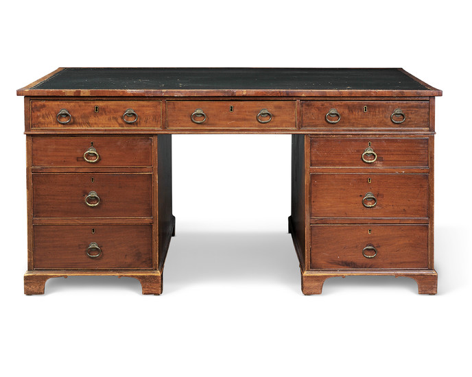 AN ENGLISH MAHOGANY PEDESTAL DESK, EARLY 20TH CENTURY, INCORPORATING EARLIER ELEMENTS