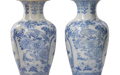 ANTIQUE CHINESE QING BLUE AND WHITE PORCELAIN VASES