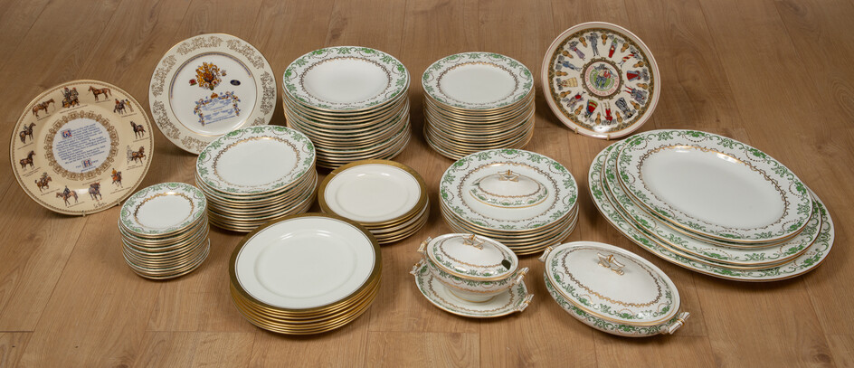An extensive early 20th century Crown Derby porcelain dinner service...