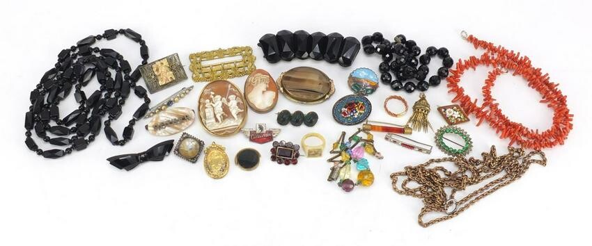 Antique and later jewellery including cameo brooches