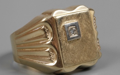 Bague homme avec diamant vers 1970, or blanc et jaune estampillé 585, tête d'anneau d'environ...