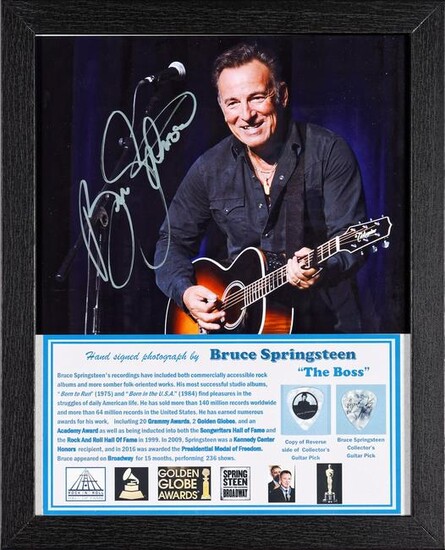 Bruce Springsteen Signed Photo/ Pick